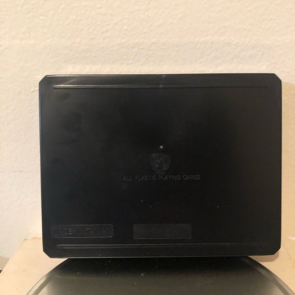 ROYAL 100% Plastic Playing Cards - Picture 4 of 5